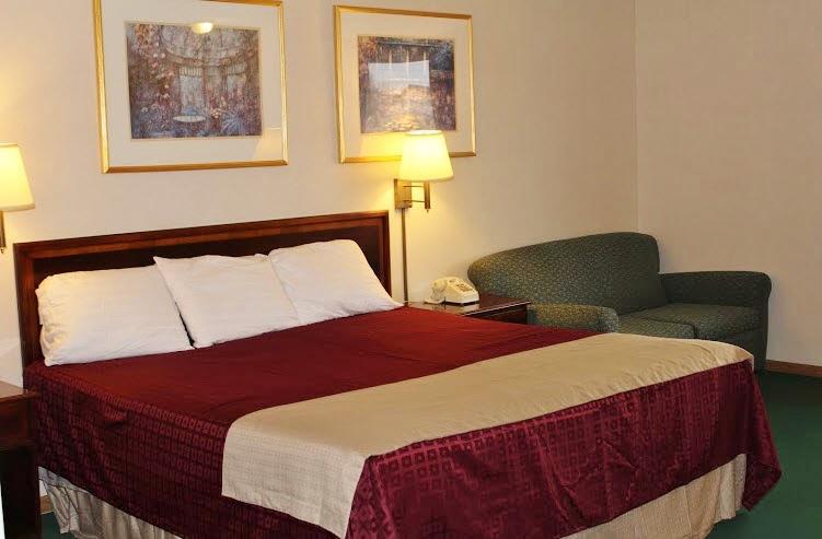 Americas Best Value Inn Knob Noster Стая снимка