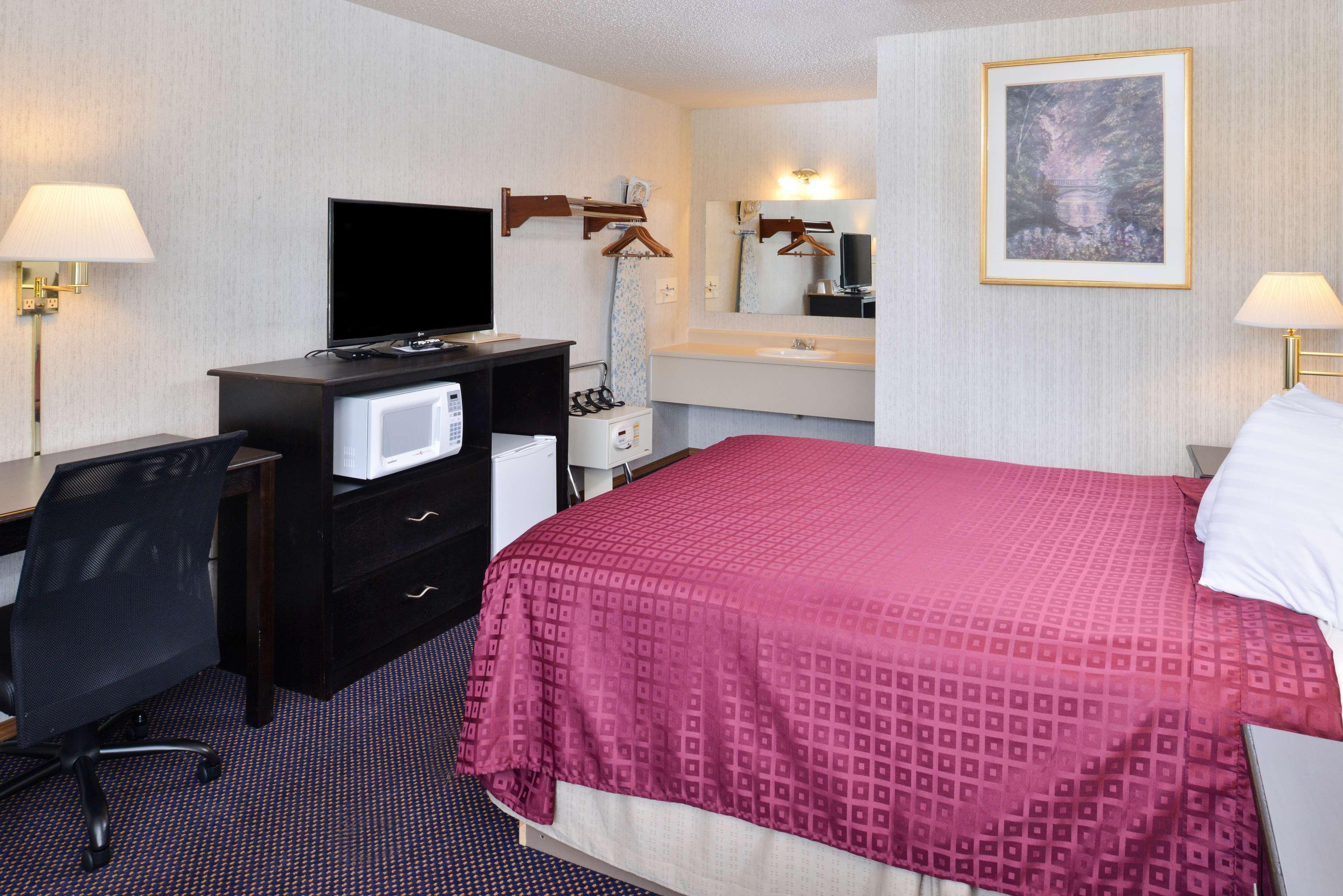 Americas Best Value Inn Knob Noster Екстериор снимка