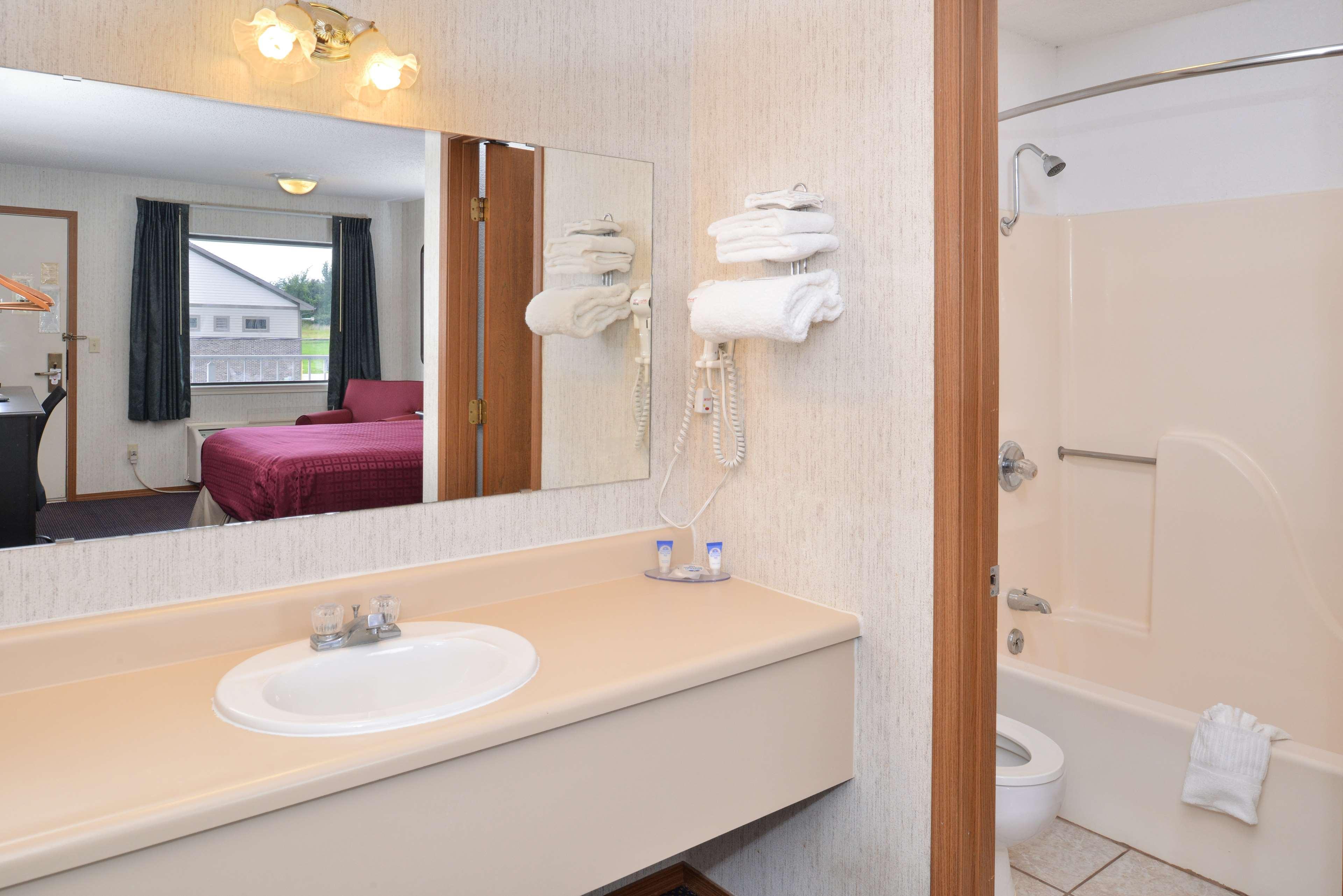 Americas Best Value Inn Knob Noster Екстериор снимка