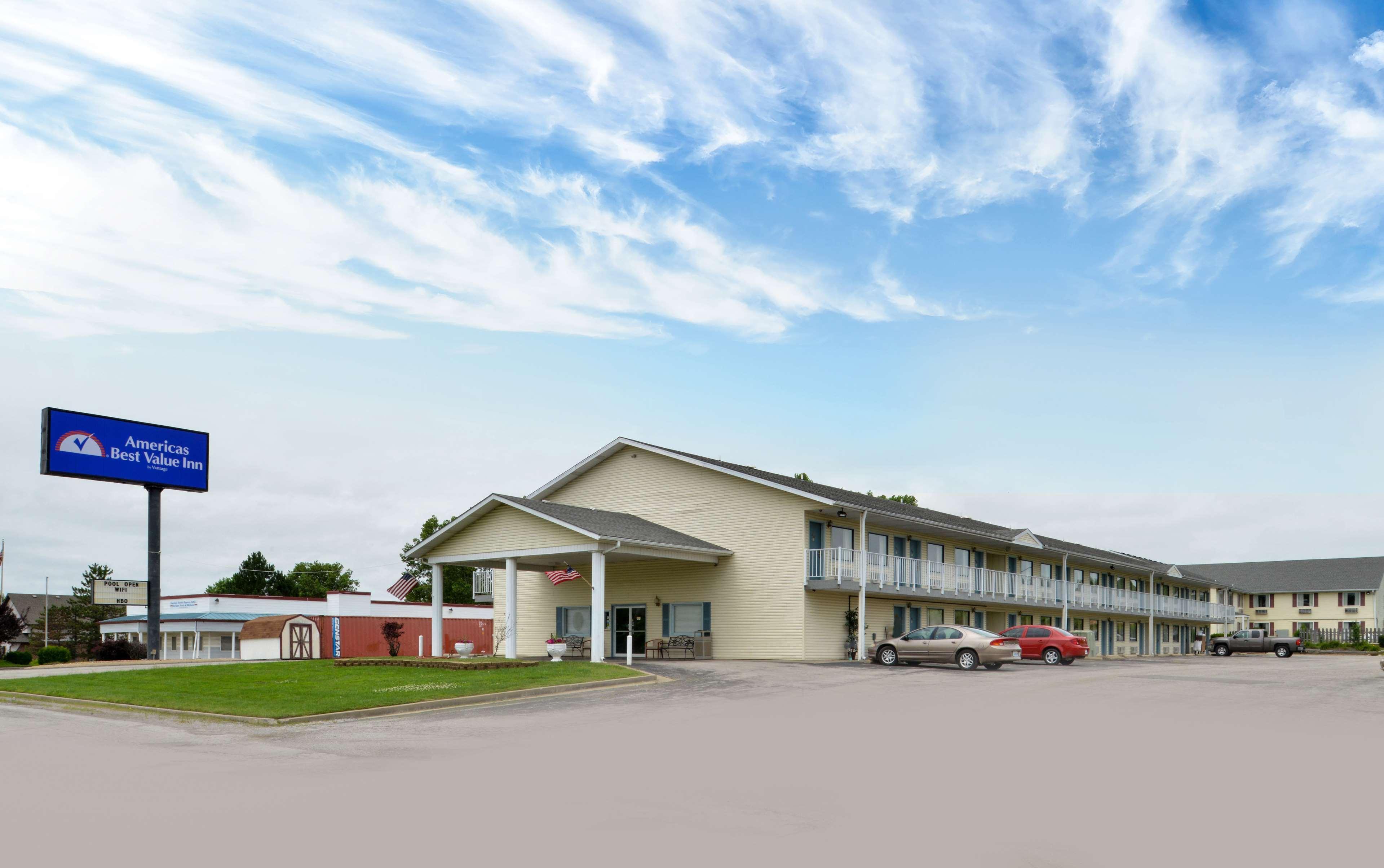 Americas Best Value Inn Knob Noster Екстериор снимка