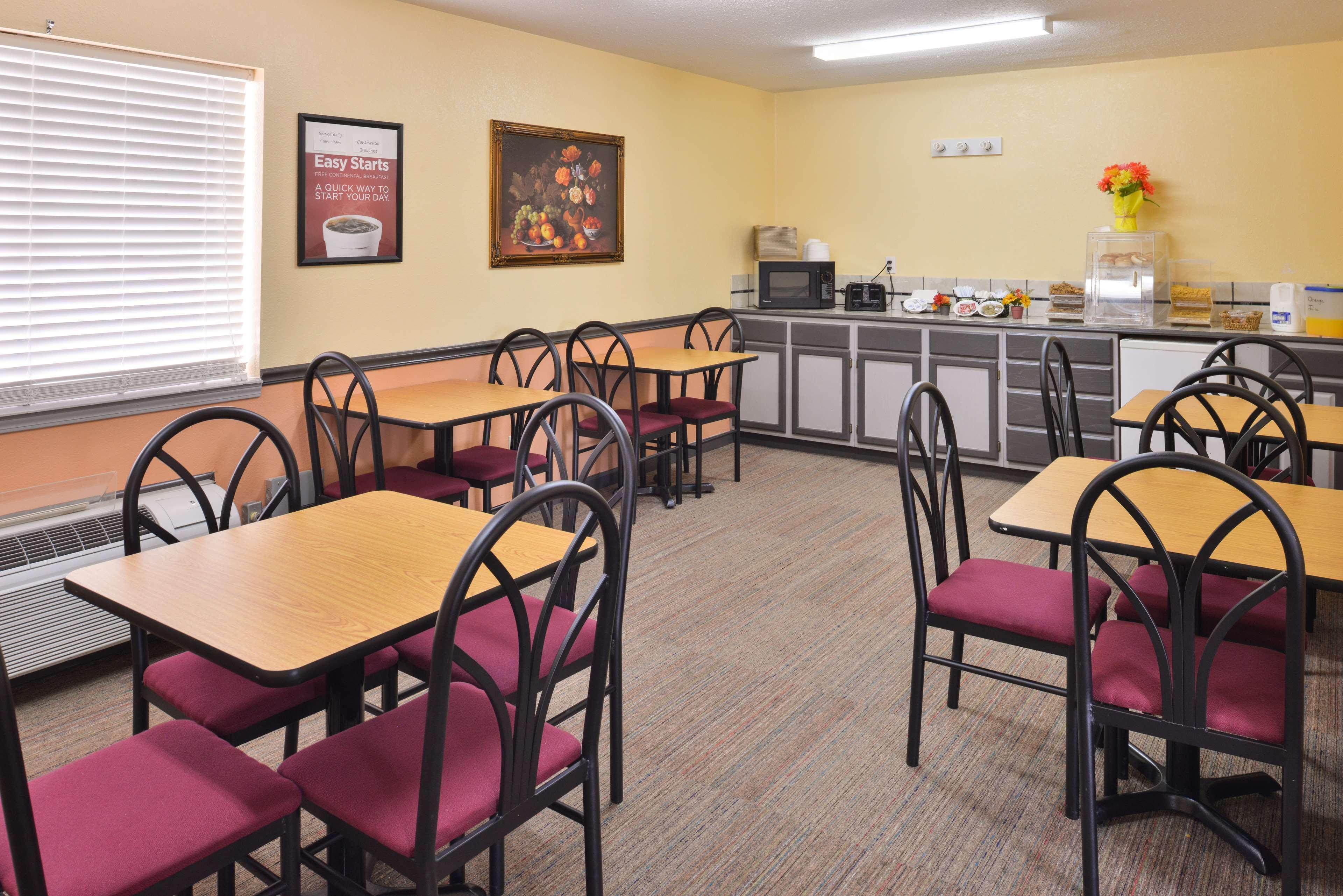 Americas Best Value Inn Knob Noster Екстериор снимка