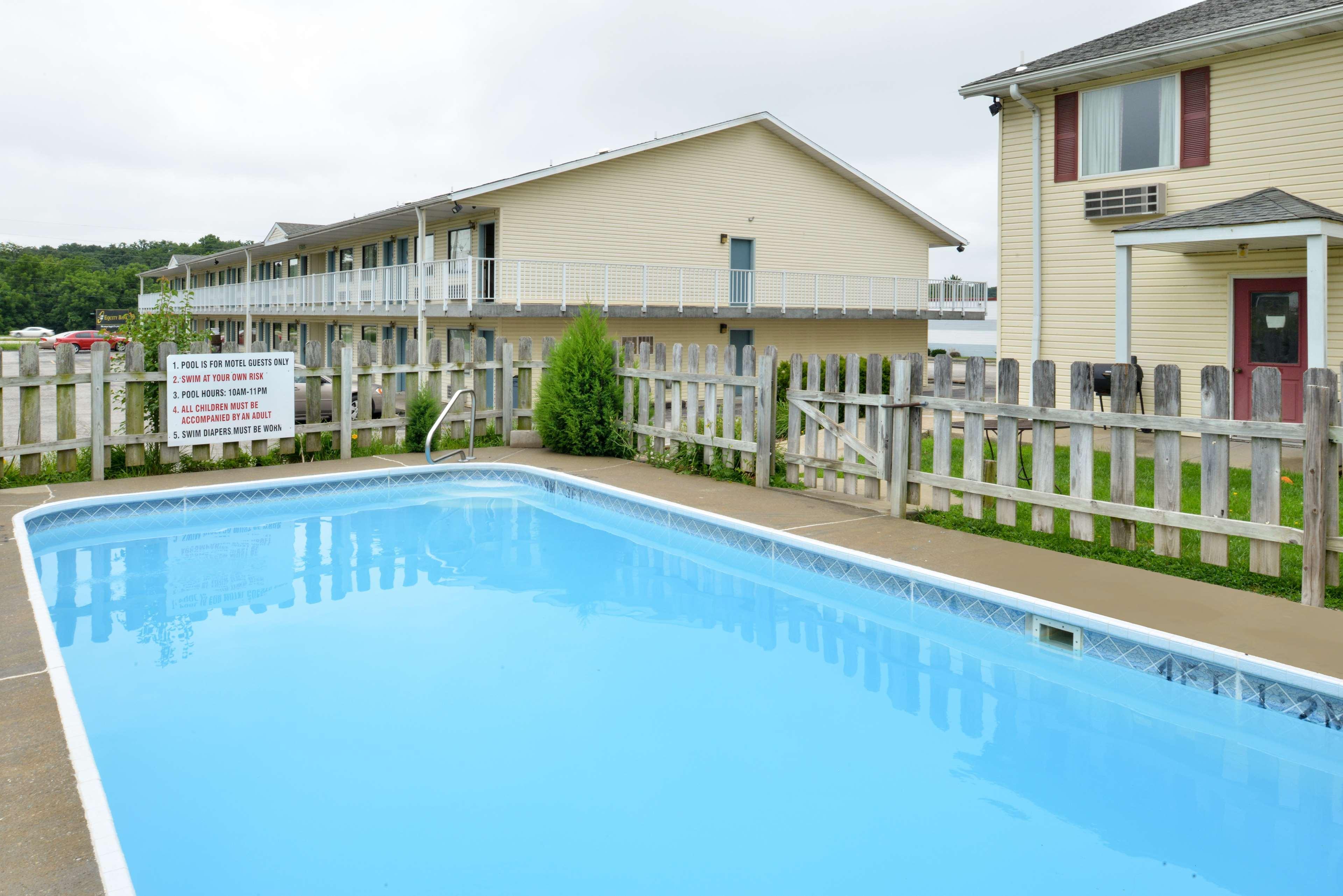 Americas Best Value Inn Knob Noster Екстериор снимка