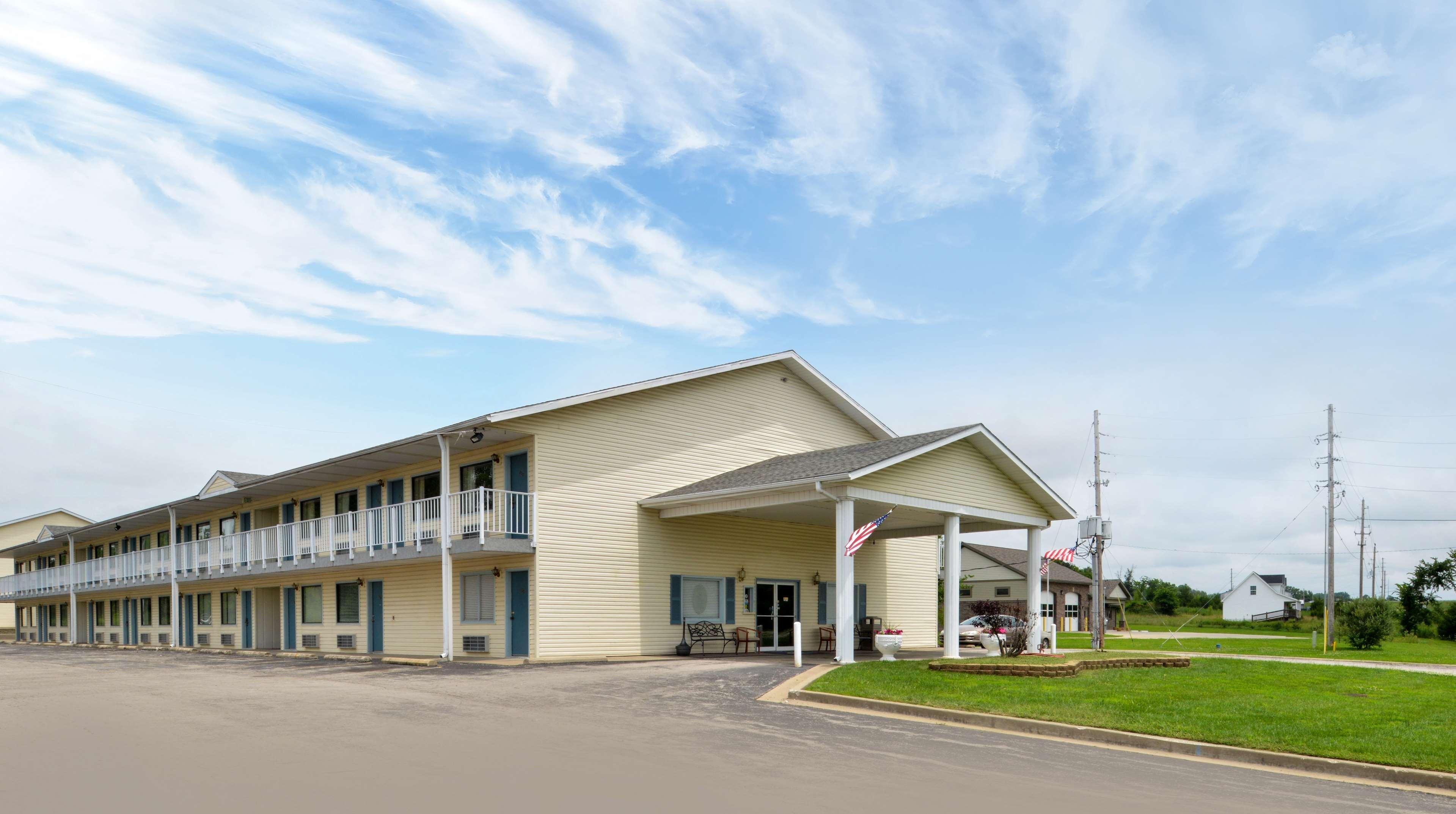 Americas Best Value Inn Knob Noster Екстериор снимка