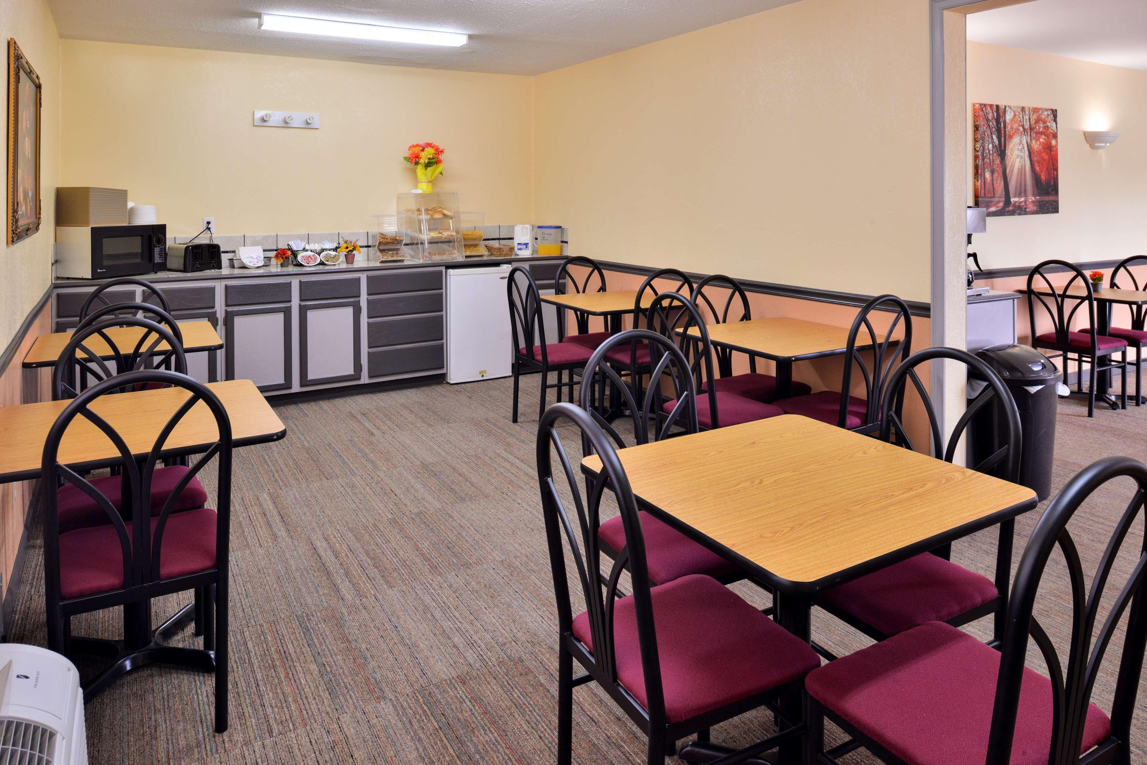 Americas Best Value Inn Knob Noster Екстериор снимка