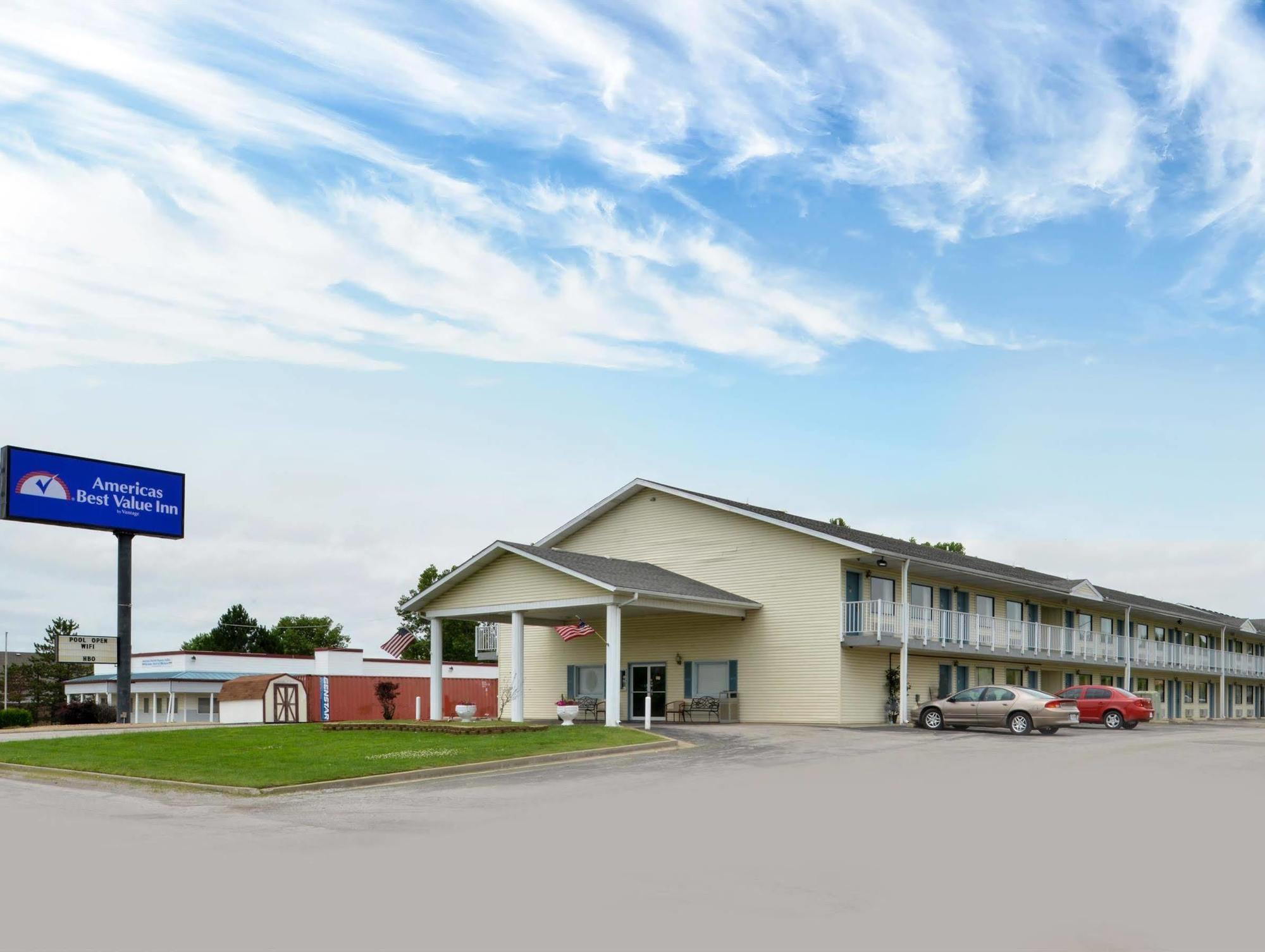 Americas Best Value Inn Knob Noster Екстериор снимка