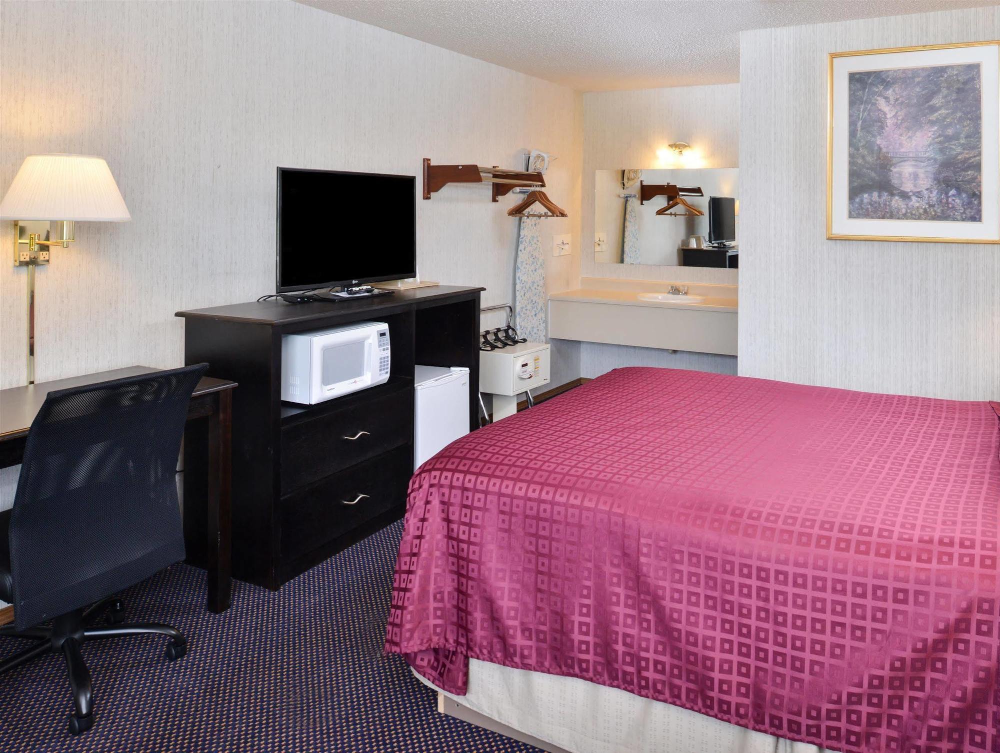 Americas Best Value Inn Knob Noster Екстериор снимка